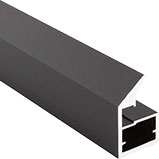 Узкий алюминиевый рамочный профиль LINEA от PULSE (Россия) в черном цвете с интегрированной наклонной ручкой для фасадов с наполнением из стекла