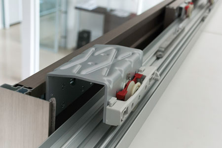 Подвесная раздвижная система для шкафов-купе PS48 от Cinetto (Италия)