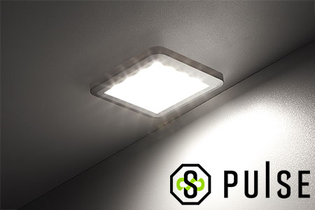 Точечный квадратный накладной светодиодный светильник FLAT от PULSE с корпусом черного цвета