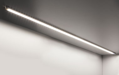 Линейный светодиодный светильник FINO в корпусе чёрного цвета для подсветки под рабочей зоны и внутри шкафа или гардеробной