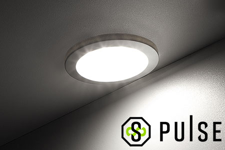 Точечный круглый накладной светодиодный светильник FLAT от PULSE с корпусом черного цвета